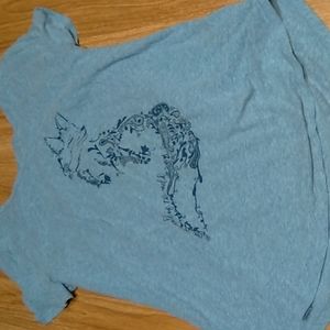 Active shirt with fox in the front